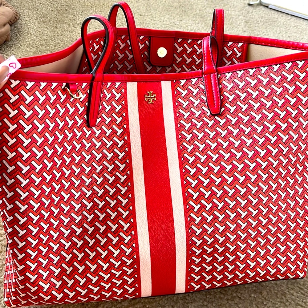 Red pattern Tory Burch tote
